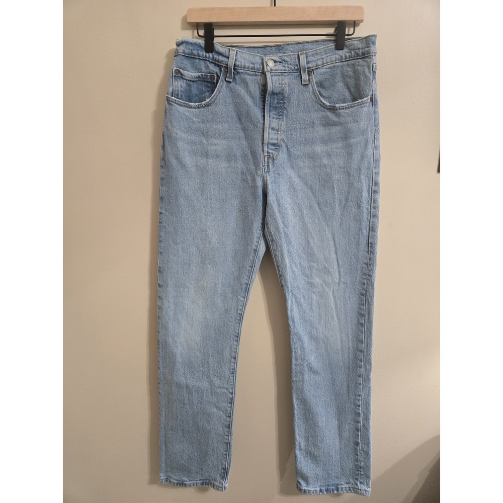 Levis 501 Original Fit Jeans Mens 31x30 Light Wash Blue Denim Straight Leg 12501